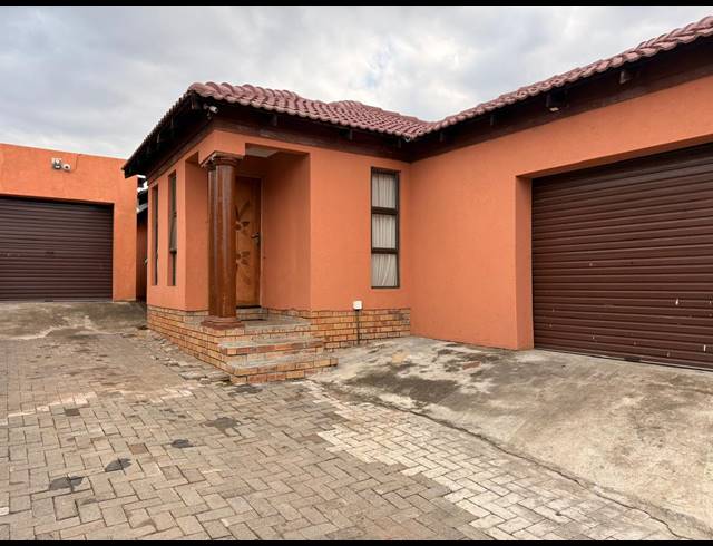 3 BEDROOM HOUSE FOR SALE IN TLHABANE WEST